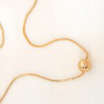 گردنبند ساده با پلاک توپی