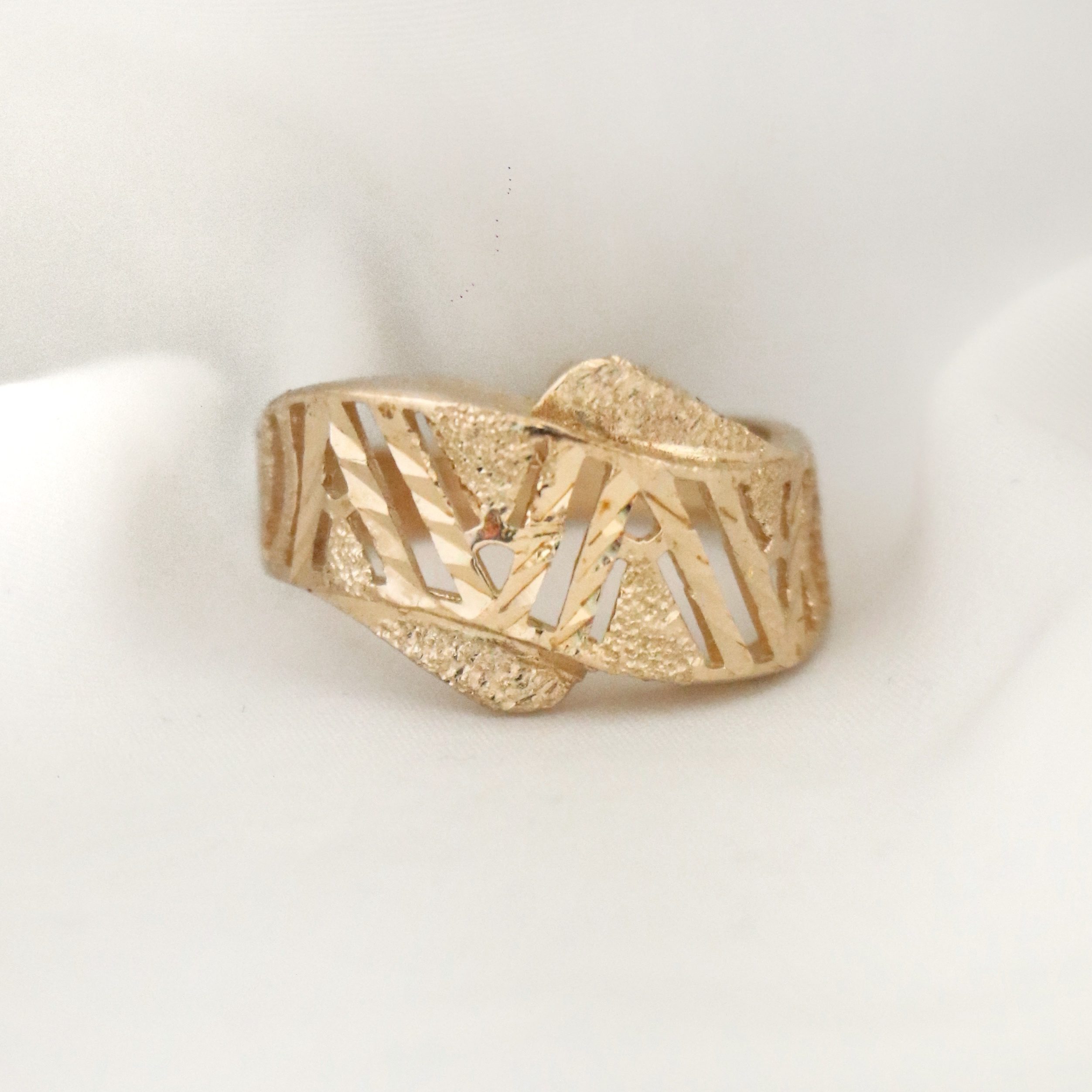 20250515163533_IMG_9175 انگشتر طلاروس 38 - Image 1